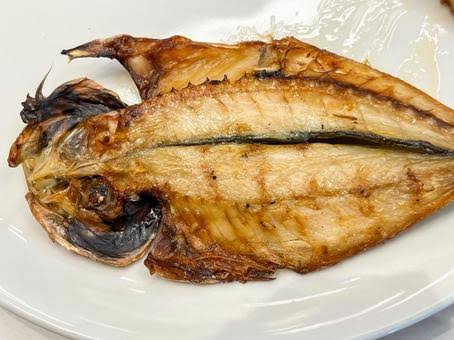 Dried and gutted horse mackerel product